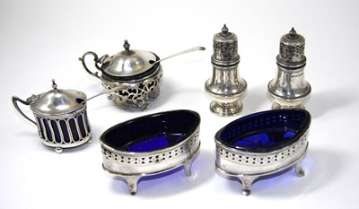 Lot 460 - A PAIR OF GEORGE III SILVER SALT CELLARS