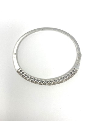 Lot 353 - DIAMOND HINGED BANGLE