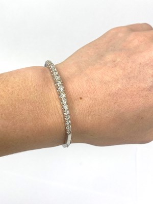 Lot 353 - DIAMOND HINGED BANGLE