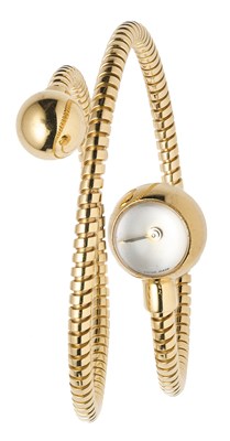 Lot 169 - VAN CLEEF & ARPELS: A LADY'S GOLD BRACELET WATCH