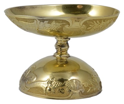 Lot 490 - A GERMAN GOLD EGG CUP