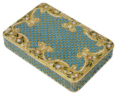 Lot 492 - A SILVER-GILT AND ENAMEL SNUFF BOX