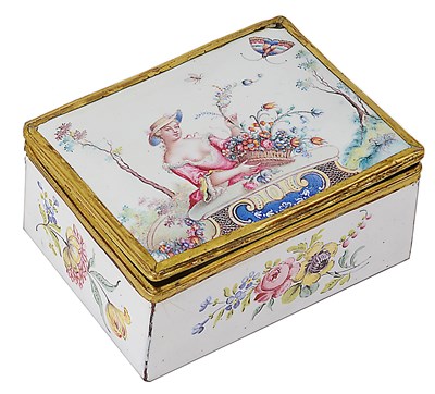 Lot 494 - AN ENAMEL SNUFF BOX