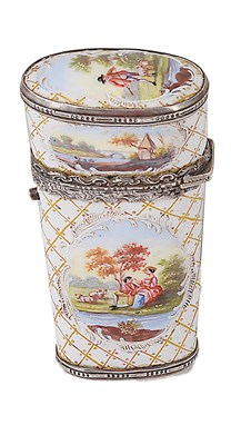 Lot 495 - AN ENAMEL ETUI