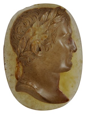 Lot 498 - A CARVED AGATE CAMEO PROFILE PORTRAIT OF NAPOLEON I