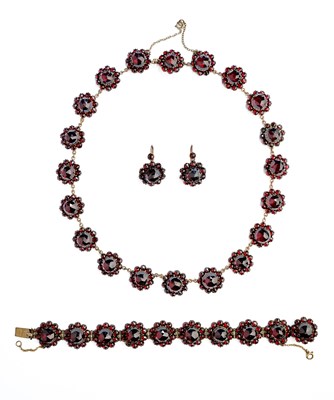 Lot 501 - BOHEMIAN GARNET PARURE, 1880s