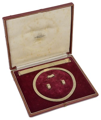 Lot 547 - NINE CARAT GOLD PARURE