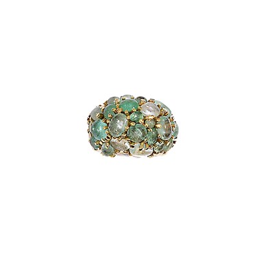 Lot 565 - EIGHTEEN CARAT GOLD AND BERYL 'BOMBE' RING