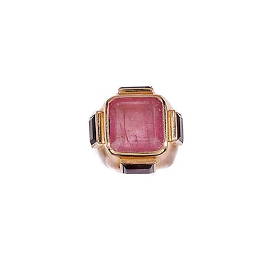 Lot 568 - EIGHTEEN CARAT GOLD, PINK TOURMALINE AND GARNET RING