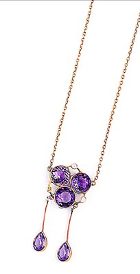 Lot 580 - AMETHYST NECKLACE