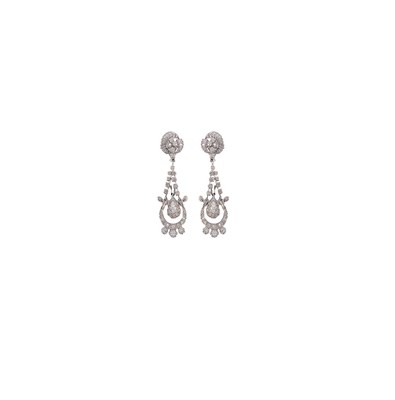 Lot 589 - PAIR OF DIAMOND PENDENT EARRINGS