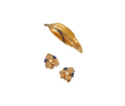 Lot 607 - GOLD, CULTURED PEARL AND SAPPHIRE DEMHPARURE