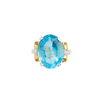 Lot 413 - GARRARDS: AQUAMARINE, DIAMOND AND GOLD RING, 1994