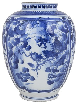 Lot 12 - A JAPANESE ARITA VASE