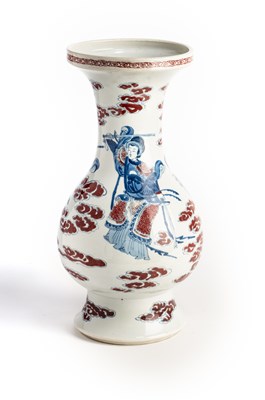 Lot 18 - A CHINESE PORCELAIN VASE, 18TH CENTURY