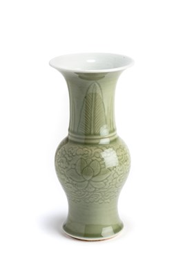 Lot 19 - A CHINESE CELADON GLAZED VASE, KANGXI PERIOD (1662-1722)