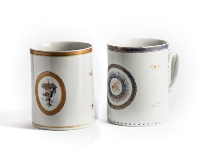 Lot 21 - TWO CHINESE EXPORT PORCELAIN MUGS, EARLY 19TH CENTURY