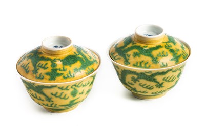 Lot 31 - A PAIR OF CHINESE PORCELAIN BOWLS AND COVERS, GUANGXU MARK AND PERIOD