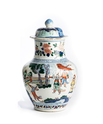 Lot 33 - A CHINESE WUCAI VASE AND COVER, 19TH CENTURY