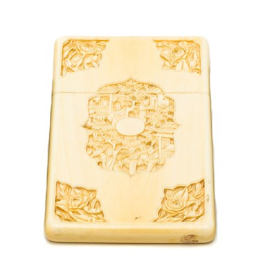 Lot 37 - ËœA CHINESE IVORY CARD CASE, PROBABLY CANTON, SECOND HALF 19TH CENTURY