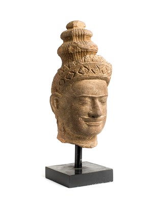 Lot 54 - A PRE RUP STYLE GREY SANDSTONE HEAD OF HARIHARA, CIRCA 10TH CENTURY