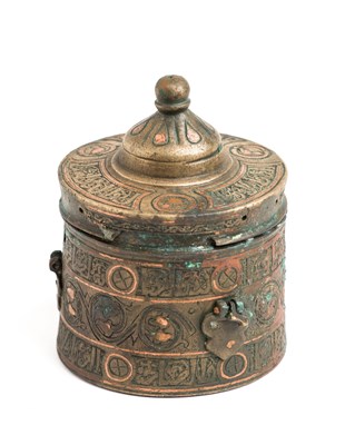 Lot 158 - A KHORASAN BRONZE INKWELL, EASTERN PERSIAN WORLD, 12TH / 13TH CENTURY