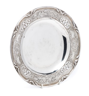 Lot 231 - A FRENCH SILVER SALVER ON FEET, MAISON ODIOT, PARIS, 1894-1906