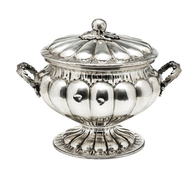 Lot 233 - AN ITALIAN SILVER SOUP TUREEN AND COVER, EARLY 20TH CENTURY