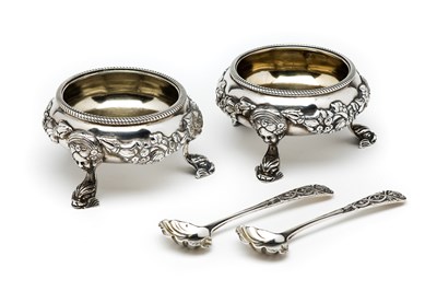 Lot 281 - A PAIR OF GEORGE III SILVER SALT CELLARS, NAPHTALI HART, LONDON, 1812