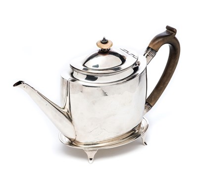 Lot 285 - ËœA GEORGE III SILVER TEAPOT, JOHN TWEEDIE, LONDON, 1796