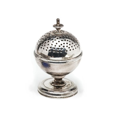 Lot 289 - A GEORGE III SILVER PEPPERETTE, WILLIAM PARKYNS, LONDON, 1805