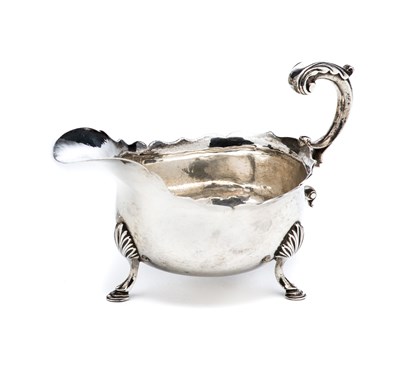 Lot 308 - A GEORGE III SILVER SAUCEBOAT, MAKER'S MARK G.S (GRIMWADE 3596), LONDON, 1764