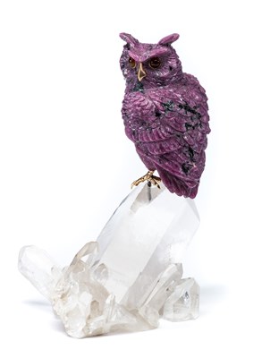 Lot 350 - A RUBY FIGURE OF AN OWL, LUIS ALBERTO QUISPE APARICIO, LIMA, PERU, CIRCA 2000