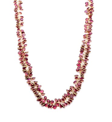 Lot 366 - GARNET NECKLACE