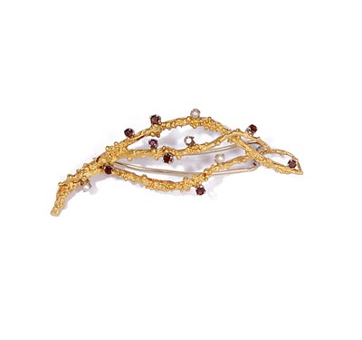 Lot 369 - CULTURED PEARL, GARNET AND RUBY BROOCH, CIRCA 1965