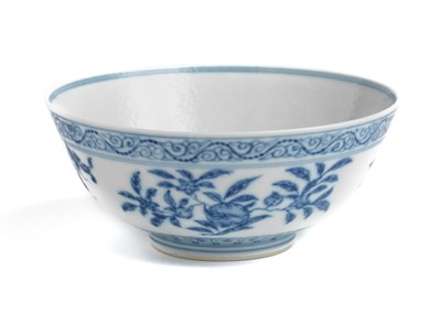 Lot 25 - A CHINESE BLUE AND WHITE 'SANDUO' BOWL