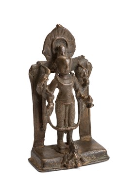 Lot 87 - A SMALL PALA BRONZE FIGURE OF VISHNU