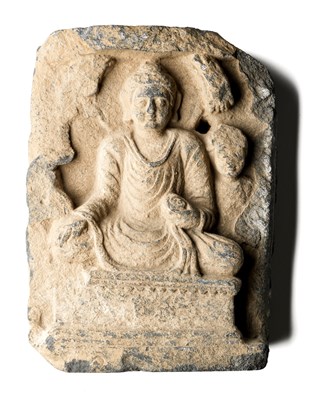 Lot 122 - A GANDHARA GREY SCHIST FRAGMENTARY RELIEF PANEL DEPICTING BUDDHA