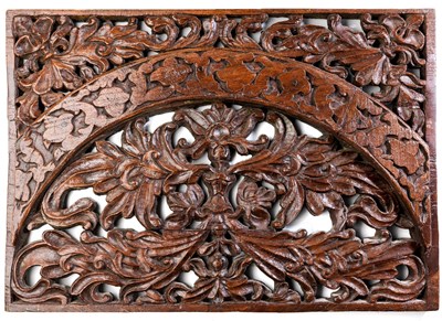 Lot 173 - A MUGHAL WOOD LUNETTE PANEL