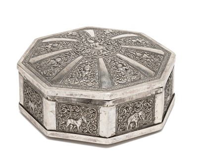 Lot 234 - A SINHALESE SILVER BOX