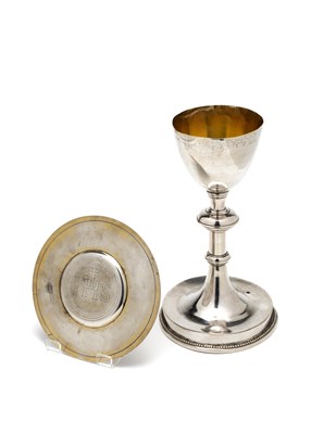 Lot 285 - AN ANGLO-INDIAN SILVER CHALICE AND PATEN