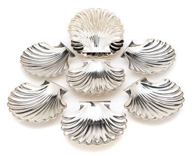 Lot 302 - â“Œ A SET OF EIGHT AMERICAN SILVER BUTTER SHELLS