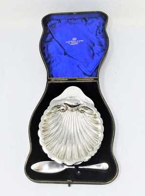 Lot 324 - AN EDWARDIAN SILVER BUTTER SHELL