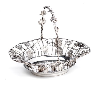 Lot 345 - â“Œ A GEORGE III SILVER BASKET