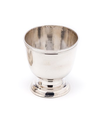 Lot 357 - A GEORGE I SILVER TOT CUP