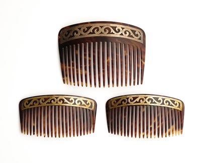 Lot 206 - □ A SET OF THREE EDWARDIAN TORTOISESHELL AND GOLD HAIR COMBS, 1900s