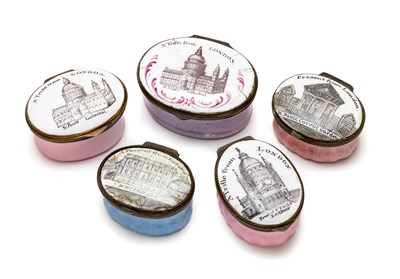 Lot 389 - A GROUP OF FIVE ENGLISH ENAMEL 'LONDON SOUVENIR' PATCH BOXES