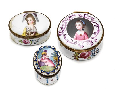 Lot 398 - AN ENGLISH ENAMEL SMALL BOX