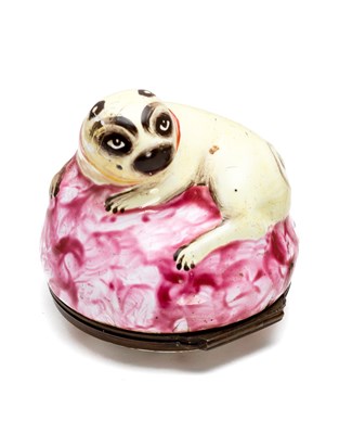 Lot 413 - AN ENGLISH ENAMEL 'PUG' BONBONNIERE