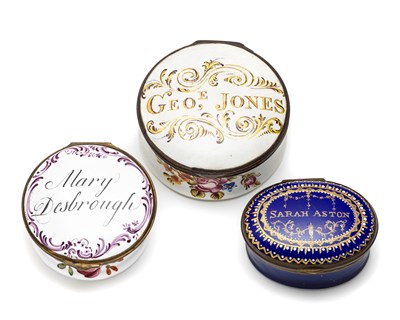 Lot 416 - AN ENGLISH ENAMEL SNUFF BOX